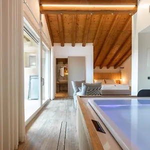 https://azienda-agrituristica-calronche.hotelinveneto.com